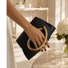 Bolsa Feminina de ombro e de mão com detalhes em dourado Ideal para festa casamento eventos