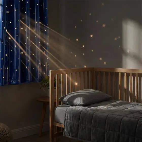 Cortina Corta Luz Vazada Blackout Estrelas 2,80m X 2,30m