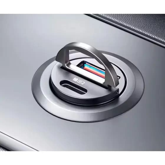 Carregador veicular rápido, entrada 12–24V, saída USB/USB-C, compatível com QC3.0 e PD.