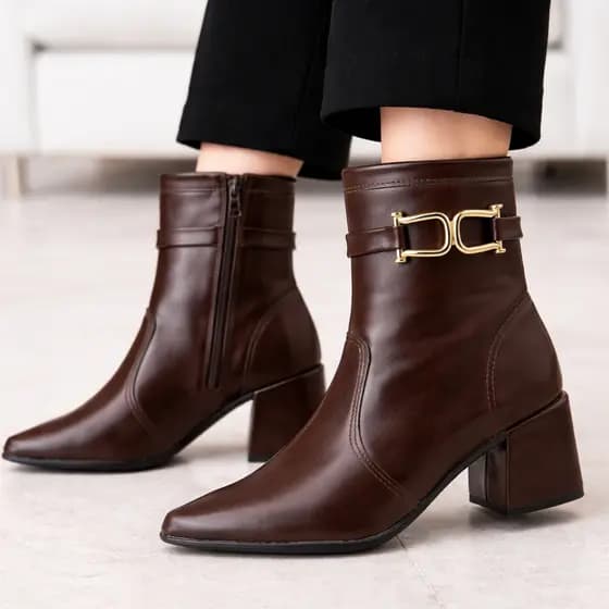 Bota Feminina Cano Curto Salto Médio Bloco Confortável Fivela Luxo Social Casual Bota Western dia