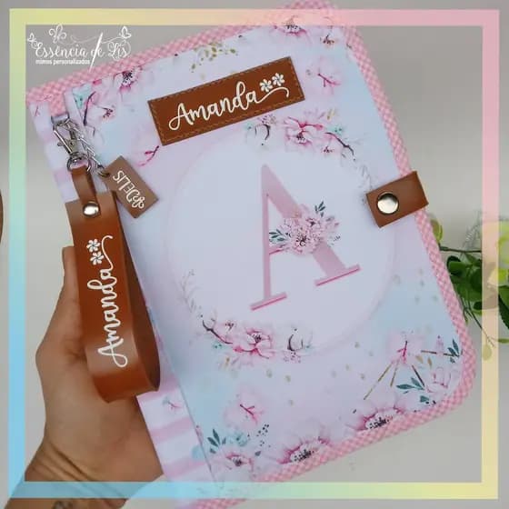 Porta documentos e vacinas / Capa caderneta do Bebê - Tema Floral com inicial - Modelo Luxo