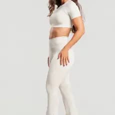 Conjunto Feminino Fitness Poliamida Calça Flare e Cropped Manga Curta Off White