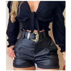 Short de couro preto com cinto courino