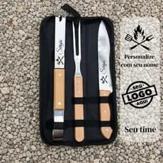 Kit Churrasco 3 Peças com Estojo Faca Garfo Pegador  Personalizado Aço Inox Cabo Madeira