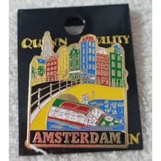Botton da Torre EiffelBotton Amsterdam Comprados lá