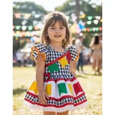 Vestido de festa junina com bandeiras colorida no xadrez preto | Festa junina | festa de são Joao