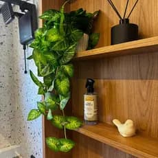 Vaso Decorativo Yantia 65cm Cerâmica com Folhagem Artificial Pendente Verde