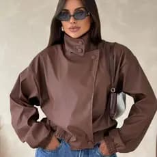 Jaqueta Feminina Couro Manga Longa Modelo Sara Gola alta Assimetricqa