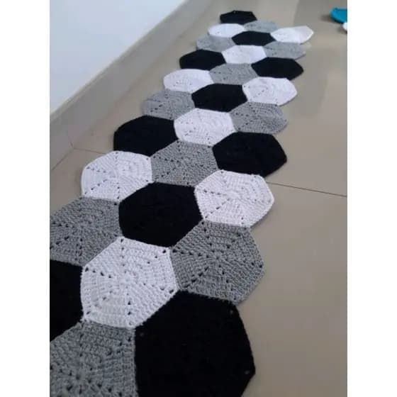 tapete de crochê modelo hexagonal   para sala ou quarto feito em barbante número 6 tapete grande
