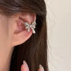 Brinco Piercing Fake Cartilagem Em Formato Laço Super Brilho