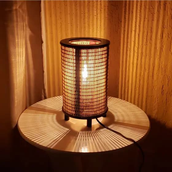 Abajur Luminária Cilíndrico com Cúpula de Madeira e Fibra Decoração Sala Quarto Rústico