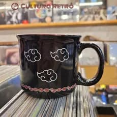 CANECA BIG CAMP AKATSUKI BRASÃO NARUTO 500ML PITICAS OFICIAL