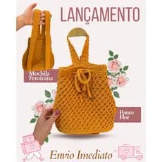 Mochila de Crochê Feminina Artesanal Mostarda Com Brilho Dourado | Fundo Couro Caramelo | Bolsa Feminina | Mochila Fem