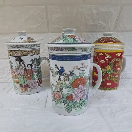 Canecas Orientais c/ pequenos Defeitos de Fabricação(na queima do esmalte/ nas bordas)un