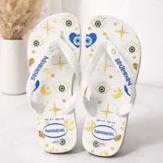 Chinelo Feminino Estampado Tira Grossa com Pingente Strass  | Fofas e delicadas