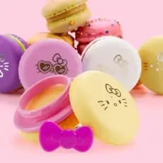 Macaron Lip Balm e Lip Balm Sparkles Sabrina Sato Hello Kitty FPS 24 8g - Escolha o seu