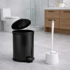 Lixeira com Pedal 8L + Escova Sanitária Banheiro Preto ou Branco Compacta Moderna e Higiênica