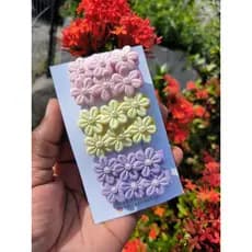 Laços Flores Kit Ternura: Conjunto de 3 Peças com Laço e Presilhas de Flores com Pérolas