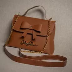 Bolsa Feminina Bauzinho Pequeno de Laço,Alça em Sintético e Corrente,Fechamento Magnético,Sintético PU.Gaby Show