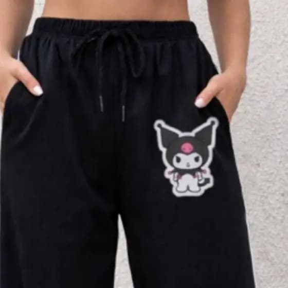 Calça Feminina Reta Larga Preta com Estampa Kuromi Kawaii Dark Devil Alternativa Gótica
