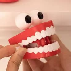 Dentadura Boca com Olhos Divertida Pegadinha Brinquedo Infantil Diversão