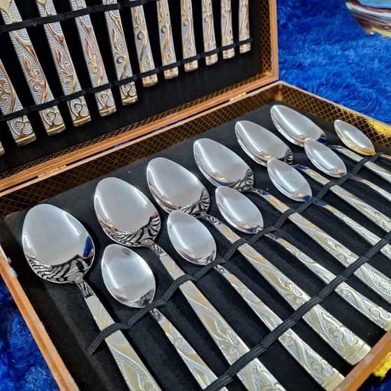 Jogo De Talheres Inox 24 Peças Vai Em Maleta Dourada Com Alça