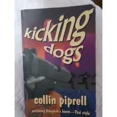 Livro Kicking Dogs, de Collin Piprell, em inglês.