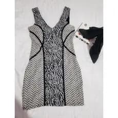 Vestido preto e branco estampado tamanho P – Clock House – Brechó da Amanda