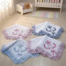 Manta Cobertor em Lese Bordada e Forrada Baby Menino Menina Hipoalergica 80cm x 80cm Coleção Realeza