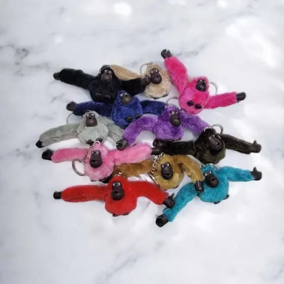 Chaveiro macaquinho Fofo Chupa dedo em varias cores para Bolsas, mochilas ou chaves