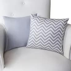 Kit Almofada Chevron Cinza Decorativa Infantil+ Almofada Lisa Cinza Para Quarto De Bebê