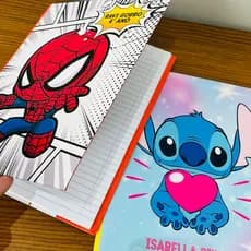 Kit com 6 Capas Adesivas COM NOME Encapar Caderno Brochura Heróis Vingadores Stitch Princesas Material escolar etiquetas