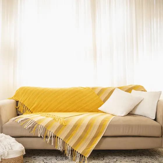 Kit 2 Mantas Para Sofá  Xale Decorativa Cor Amarela e  Amarela com Faixa 1,80 x 1,20 m 100% Algodão