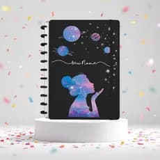 Caderno de Discos Capa Dura 80 Folhas A4 ou A5 Personalizado - Garota Constelação