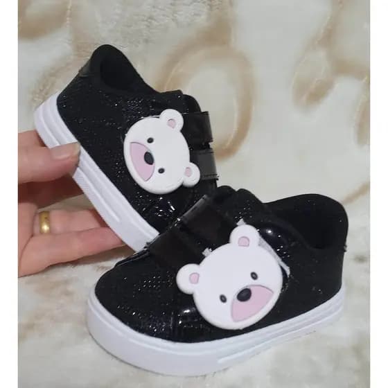 Tênis preto com gliter enfeite de urso infantil estiloso promoção