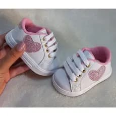Tênis preto ou branco com coração rosa para bebê sapatinho infantil menina