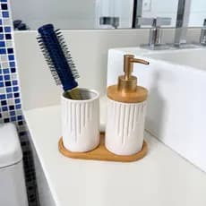 Kit Banheiro Lavabo Conjunto Base Bambu Saboneteira Dispenser Porta Escova Porcelana 3 Peças