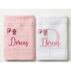 Duas Toalhas de Mão Lavabo- Bordado com Nome Lettering com flores escolar