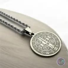 Corrente Torcida Cordão Baiano + Pingente Medalha São Bento Aço Inoxidável Modelo Unissexr