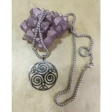 Colar Triskel Celta Triquetra Bruxas magia
