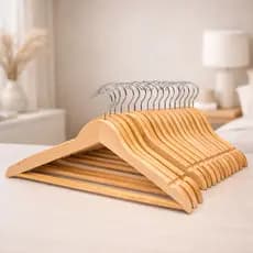 Kit 12 Cabides de Madeira Premium com Verniz Gancho Giratório 360° Resistente para Camisas Ternos e Vestidos