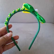 Tiara Faixa de Cabelo Infantil Brasil Verde e Amarela com Laço e Pérolas Copa 2026