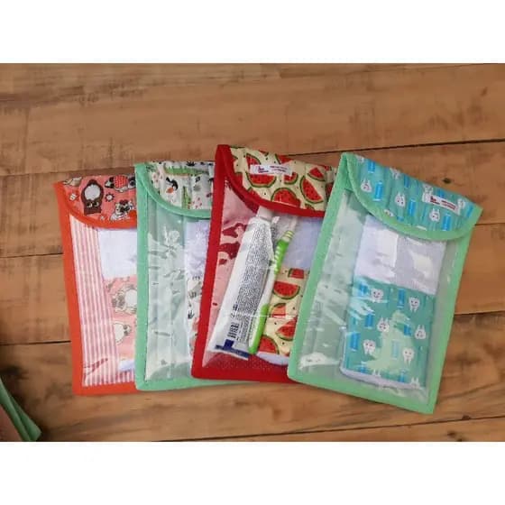 Porta Escova de Dente Pasta de Dente e Fio Dental Kit Higiene Escova de Dente com Toalhinha de Mão acabamento com Viéis