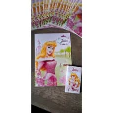 20 unidades de Kit colorir livrinho Princesa Aurora -Bela Adormecida + giz de cera + lapela personalizada, já embalados!