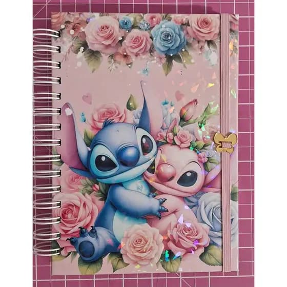 Caderno Grande + Agenda personalizada Stitch e Angel. Plastificação c efeito holográfico.