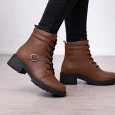 Coturno Feminino Bota Cano Baixo De Salto Baixo Detalhe Em Fivela Solado Tratorado Moderno Moda Inverno Versatil