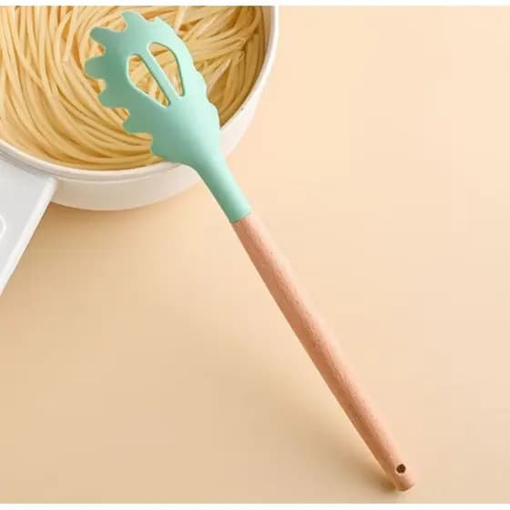 Pegador de massa silicone com cabo de madeira