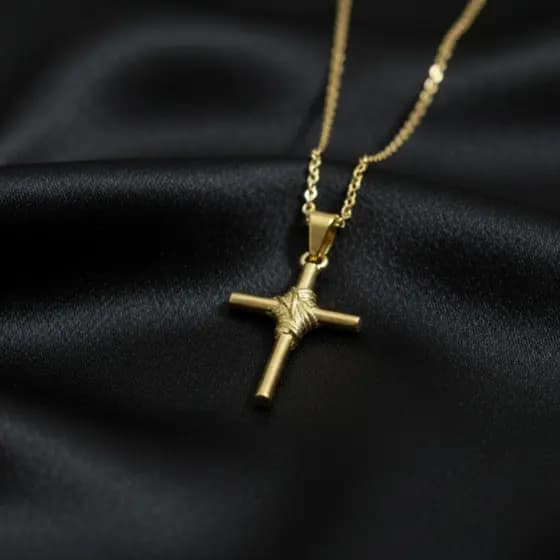 Crucifixo Banhado a Ouro 4x2,5cm Pingente Cruz Religiosa Unissex Joia de Fé Presente Devocional Somente o Crucifixo