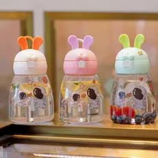Garrafa Infantil Com Canudo de Silicone e Alça 550ML Com Orelhas de Coelho Com Adesivos 2D
