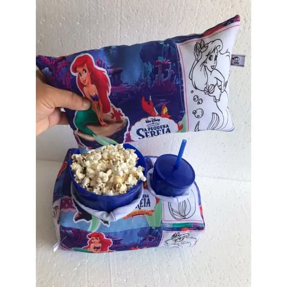Kit Cinema Almofada Porta Pipoca + Mini Almofada decorativa Tema Pequena Sereia